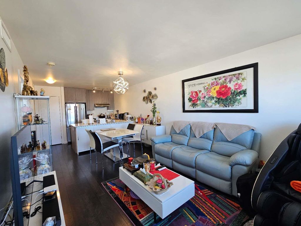 listing image 1104557593490595532