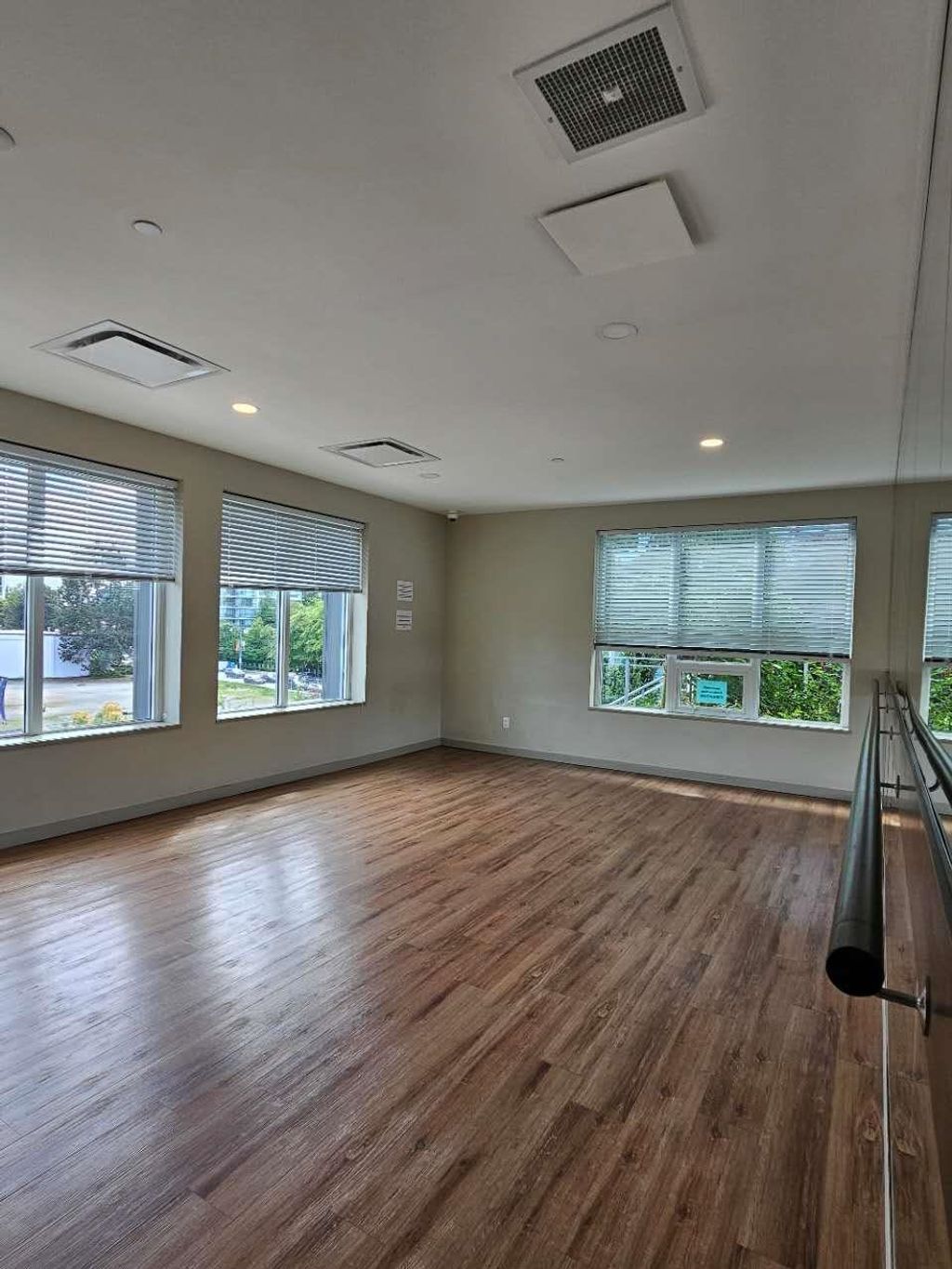 listing image 1104787299020222650