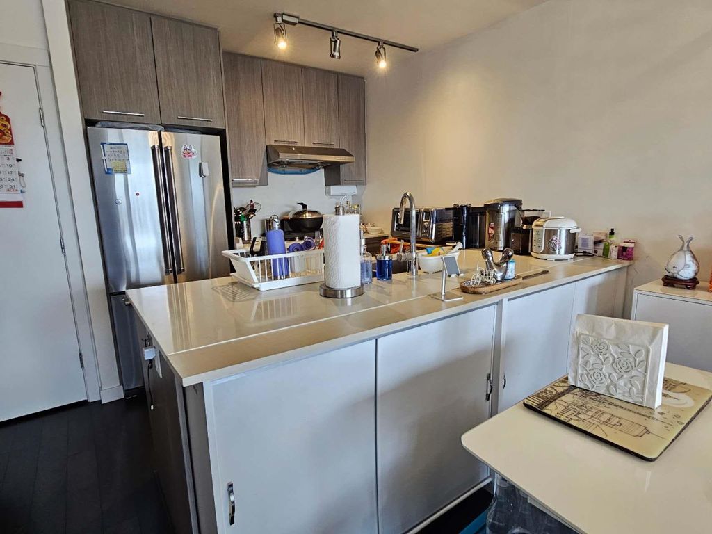 listing image 1107449049768555081