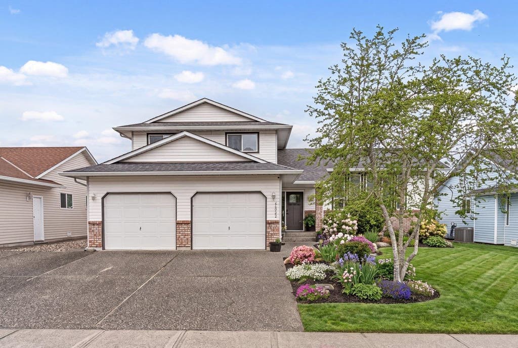 Photo of 44983 Cumberland Avenue, Chilliwack, BC V2R 3C2 (MLS # R3157682)