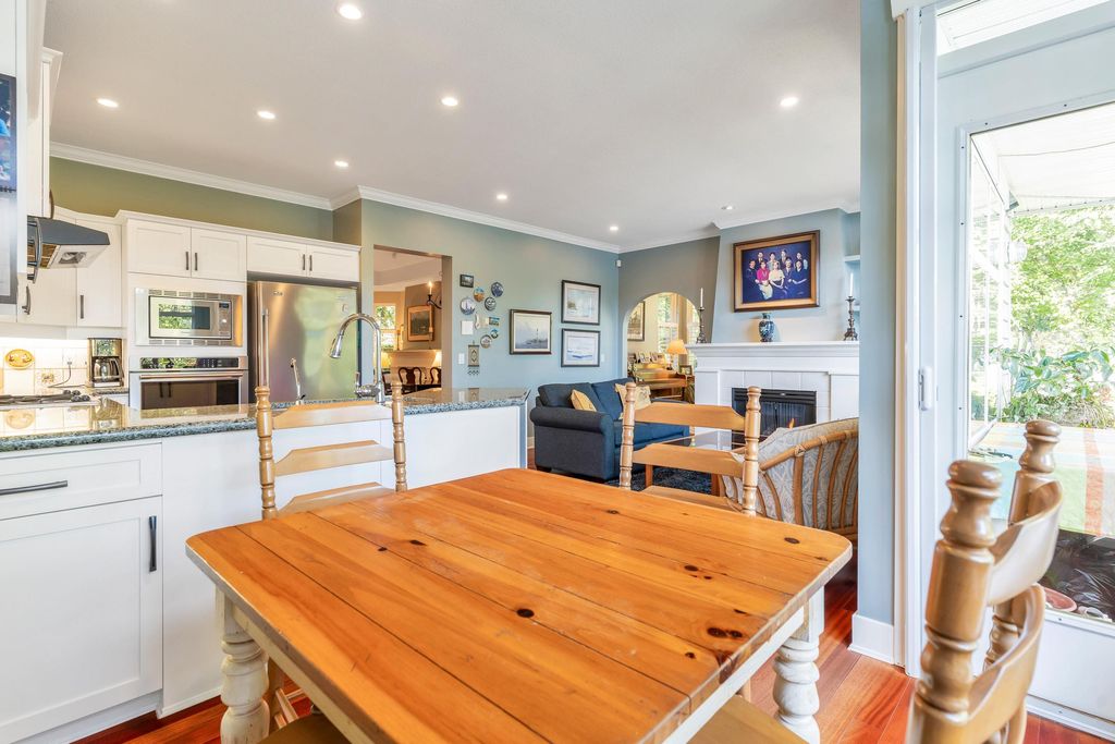 listing image 1103941879113739760