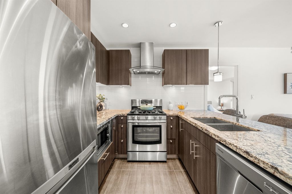 listing image 1101399413215748163