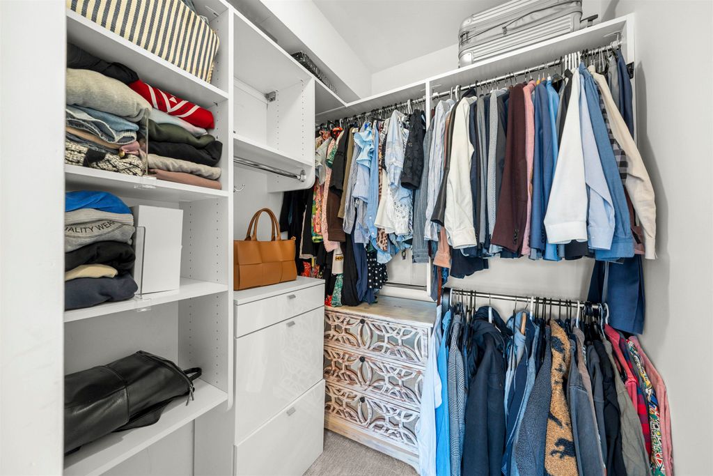 listing image 1101763236963135011