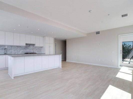 304 - 110 E 17, North Vancouver, BC 4