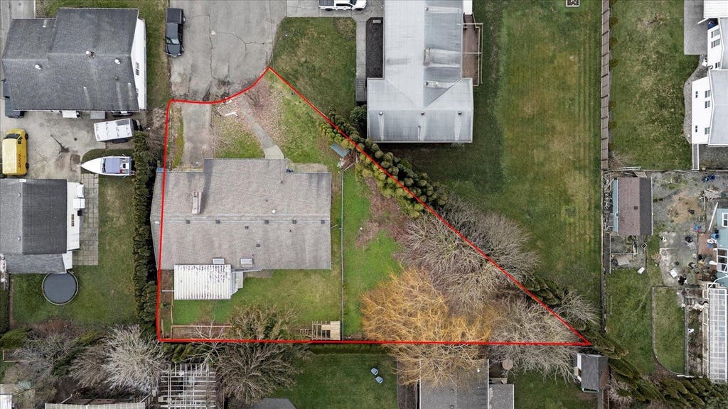 Photo of 46323 Magnolia Avenue, Chilliwack, BC V2P 3J1 (MLS # R3152808)