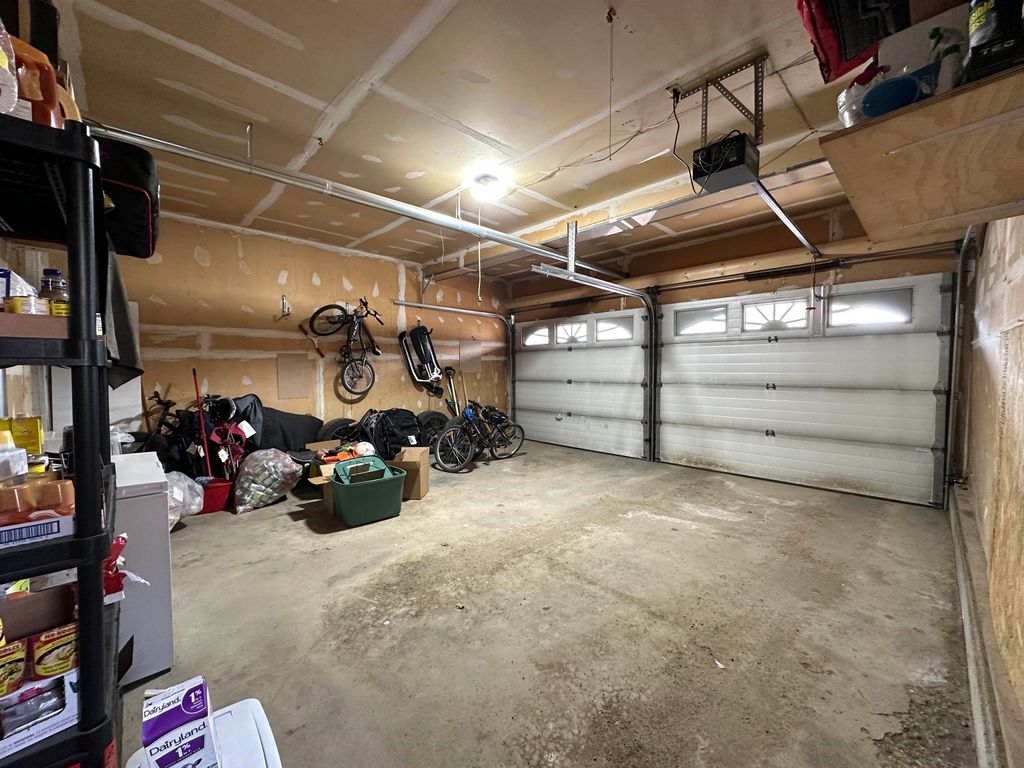 listing image 1105394774613679304