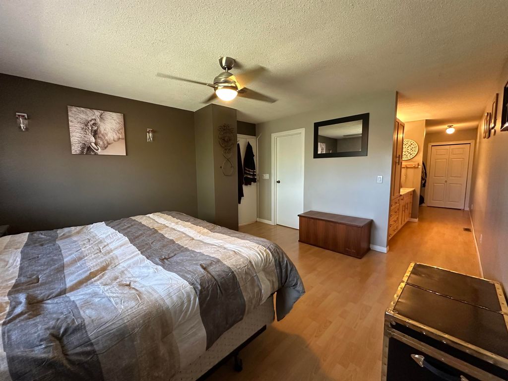 listing image 1101385295691752836