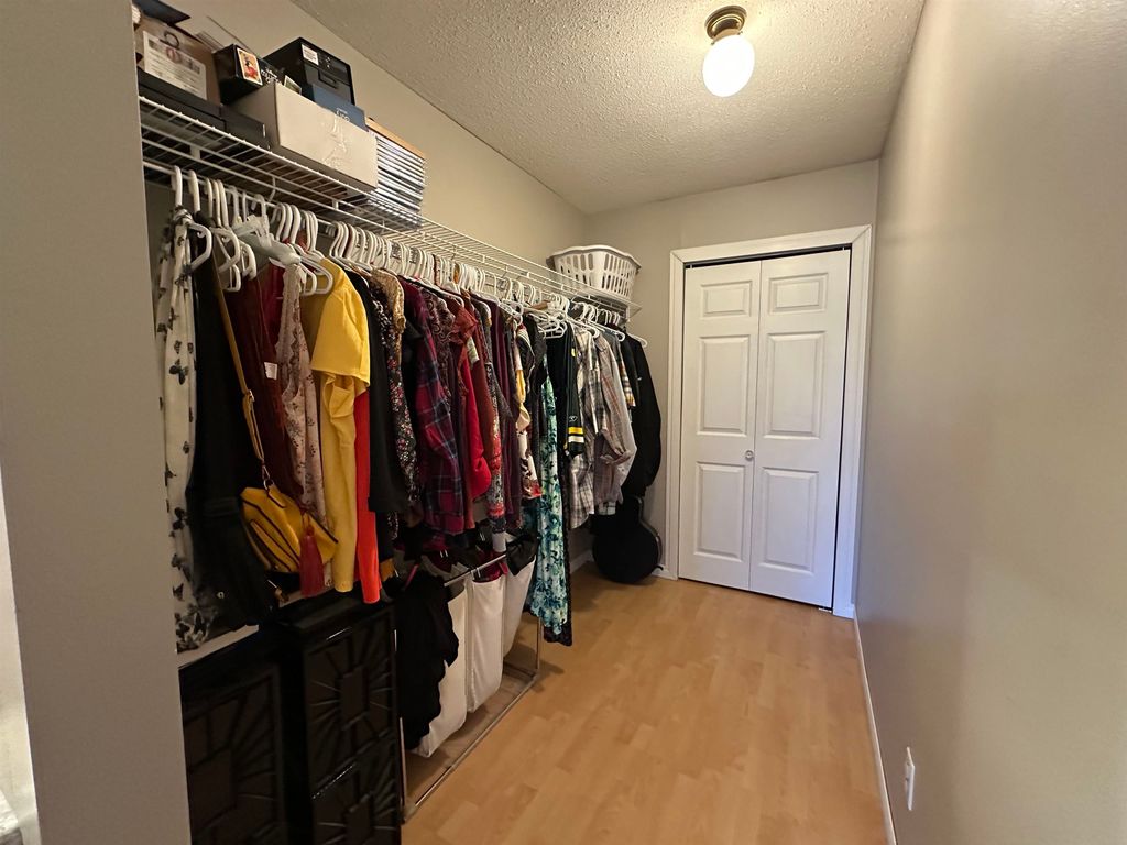 listing image 1105653468442023941