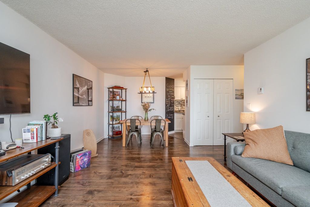 listing image 1104553507612386871