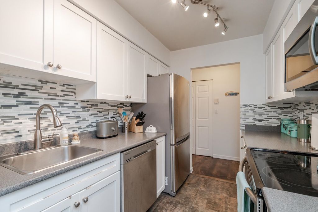 listing image 1103544880344088769