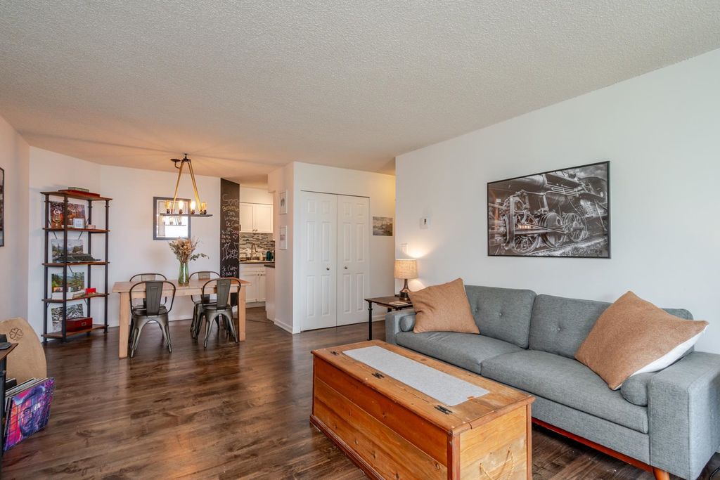 listing image 1109461765339714335