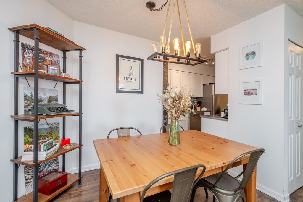 listing image 1104493467146858380