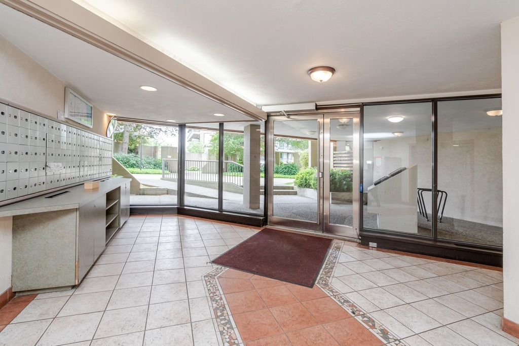 listing image 1106592524323379409