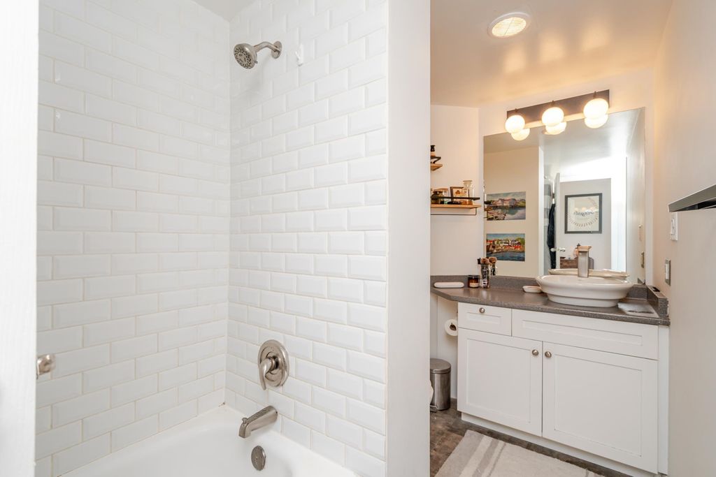 listing image 1109888974493828697