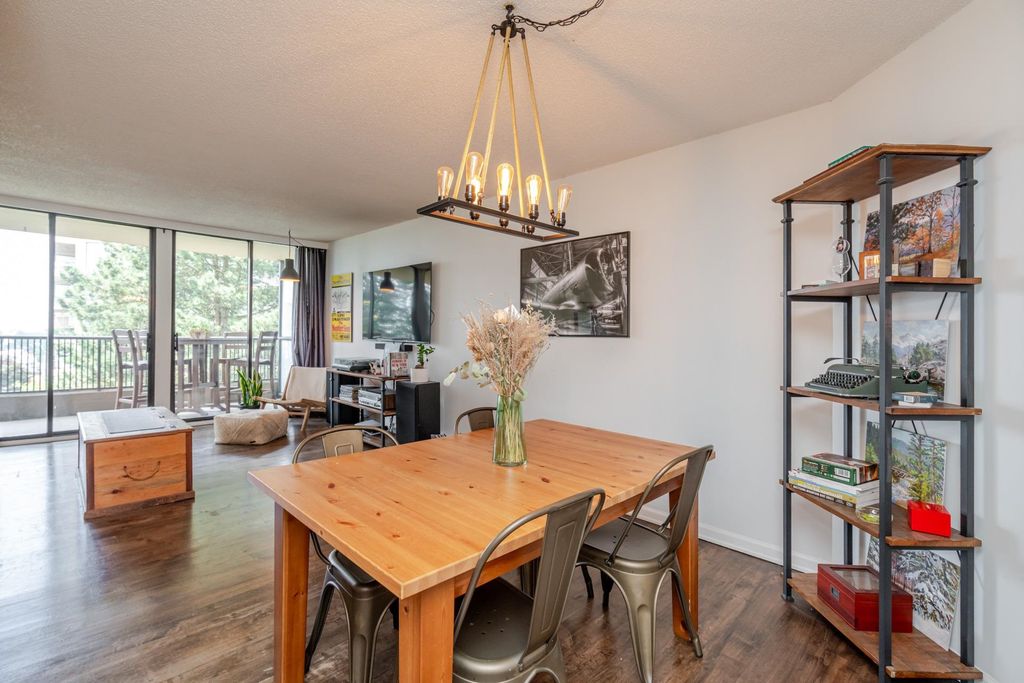 listing image 1109202237129614333