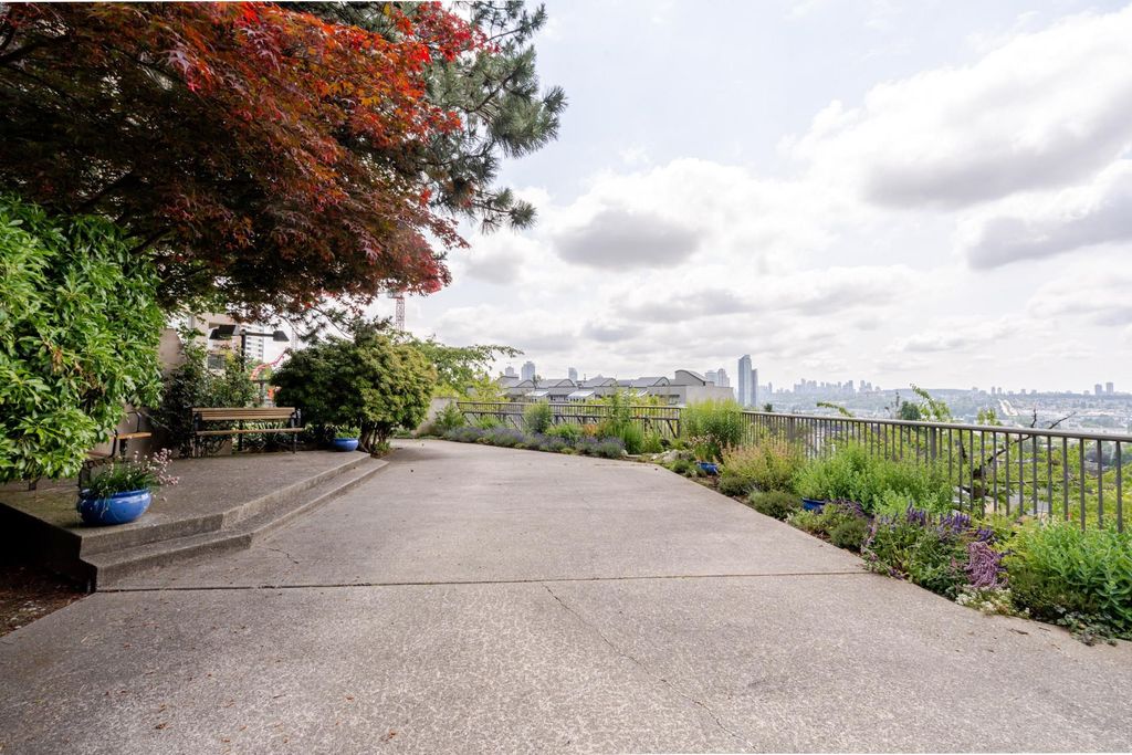 listing image 1105265096370617924