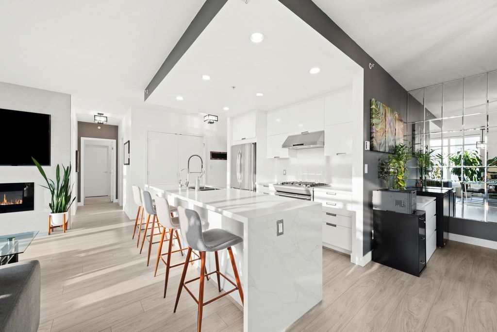 listing image 1104674356352651450