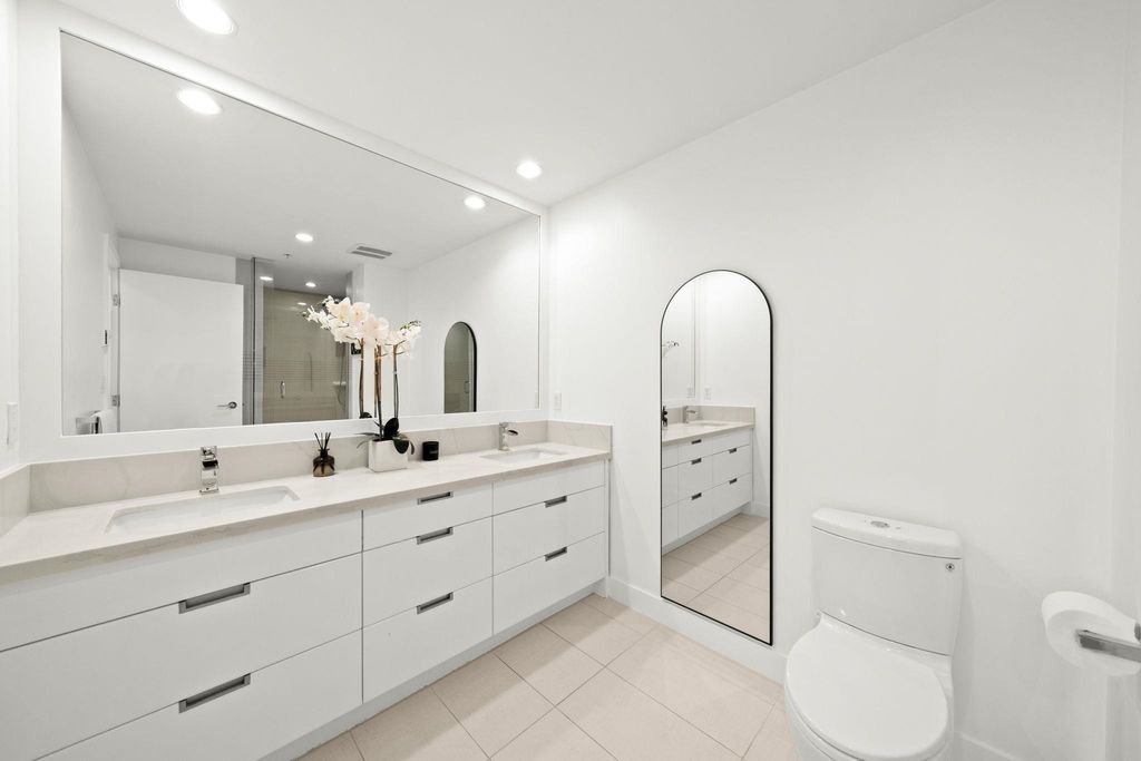 listing image 1105286686114861883