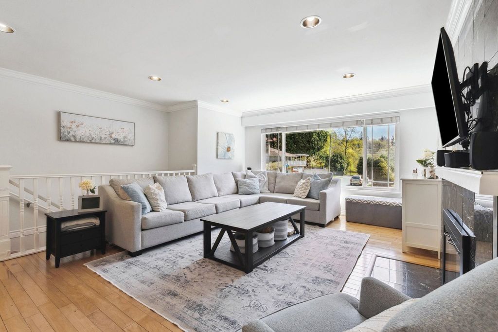 listing image 1109015416189760319