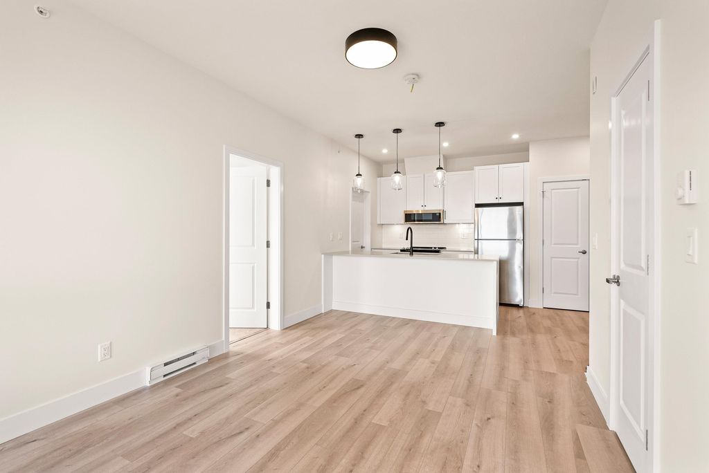 listing image 1103211056010460420