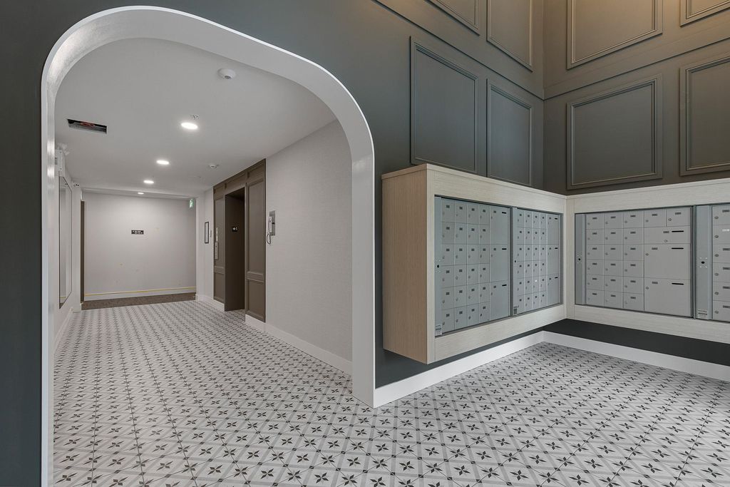 listing image 1103999189360196395