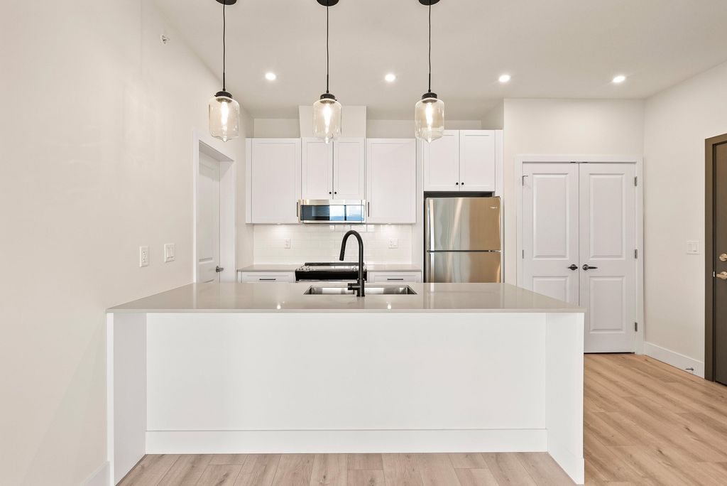 listing image 1102712088993821427