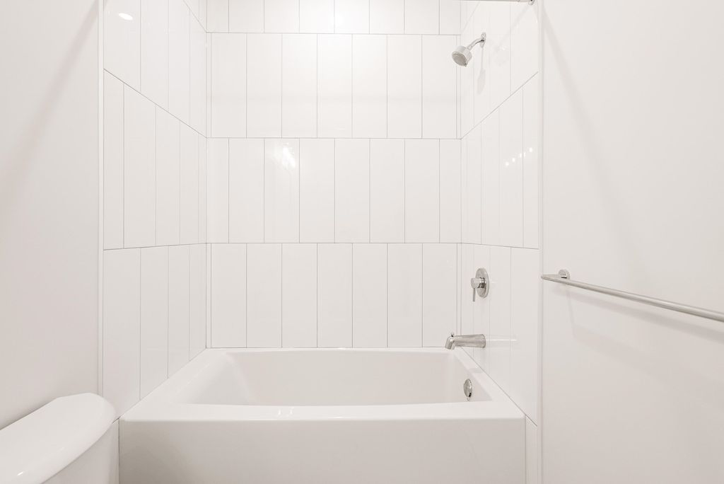 listing image 1102083404622831980