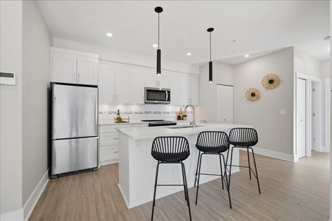 22335 Mcintosh Avenue 305 Maple Ridge BC V2X 3C2