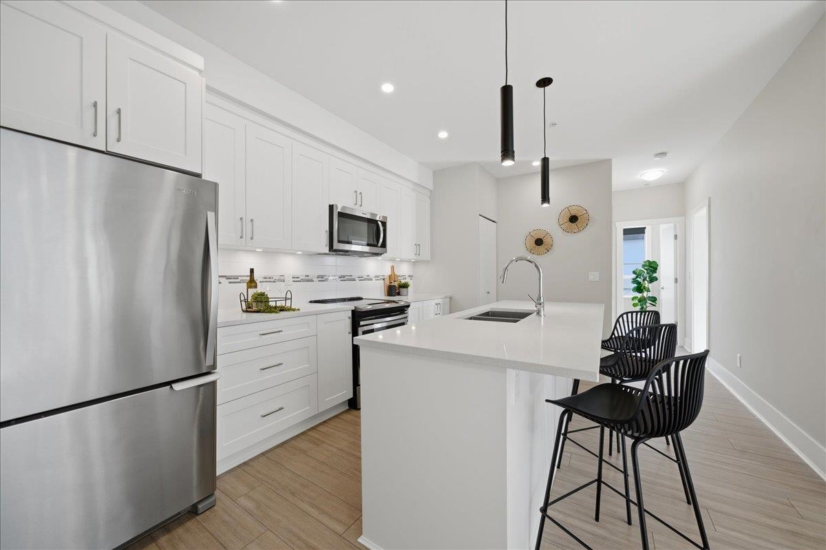 22335 Mcintosh Avenue 305