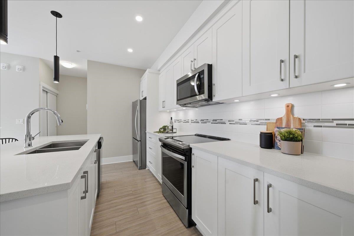 22335 Mcintosh Avenue 305