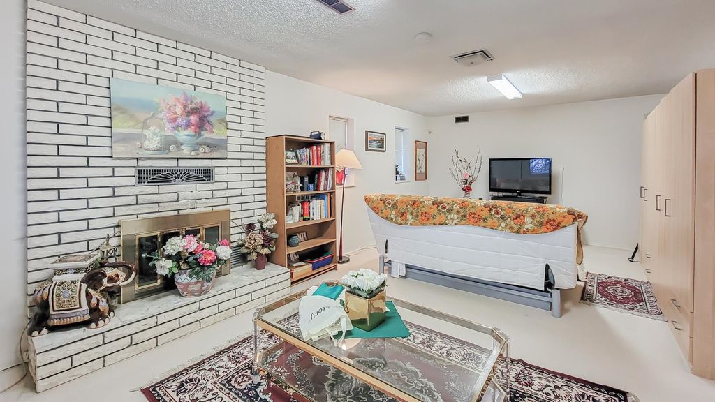 listing image 1109078795306195933
