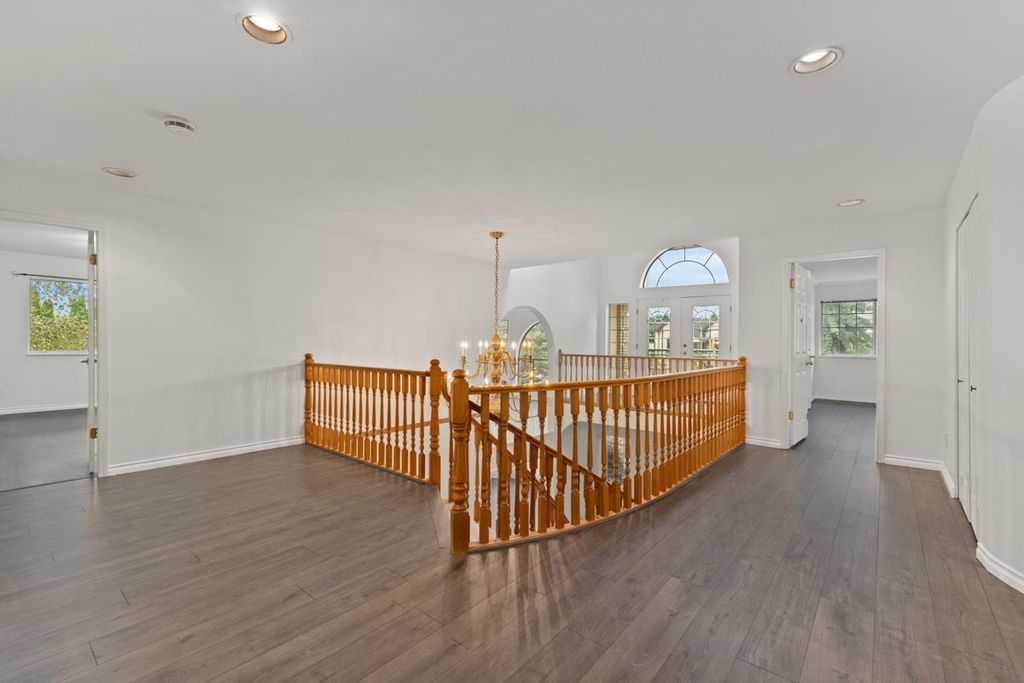 listing image 1109024079615900856