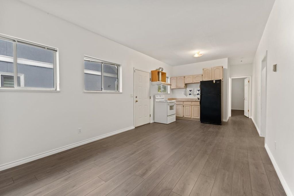 listing image 1109695871395130102