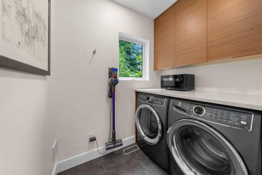 listing image 1108104838747909690