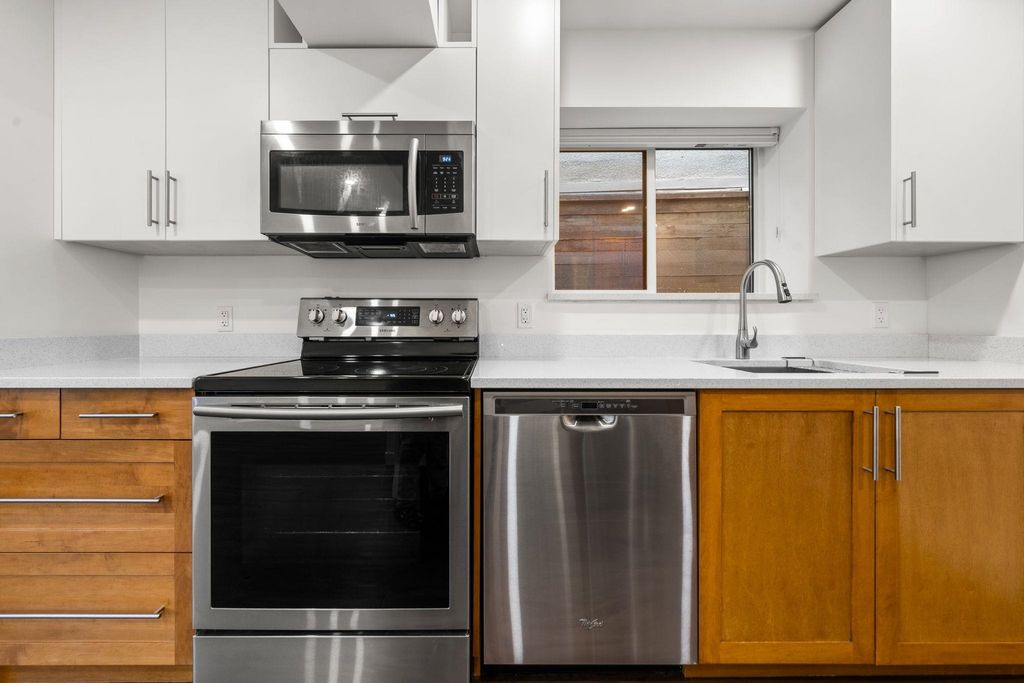 listing image 1107093138535467595