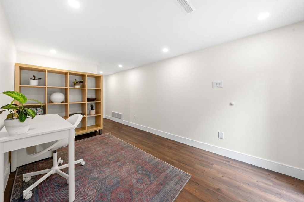 listing image 1100430076700897308