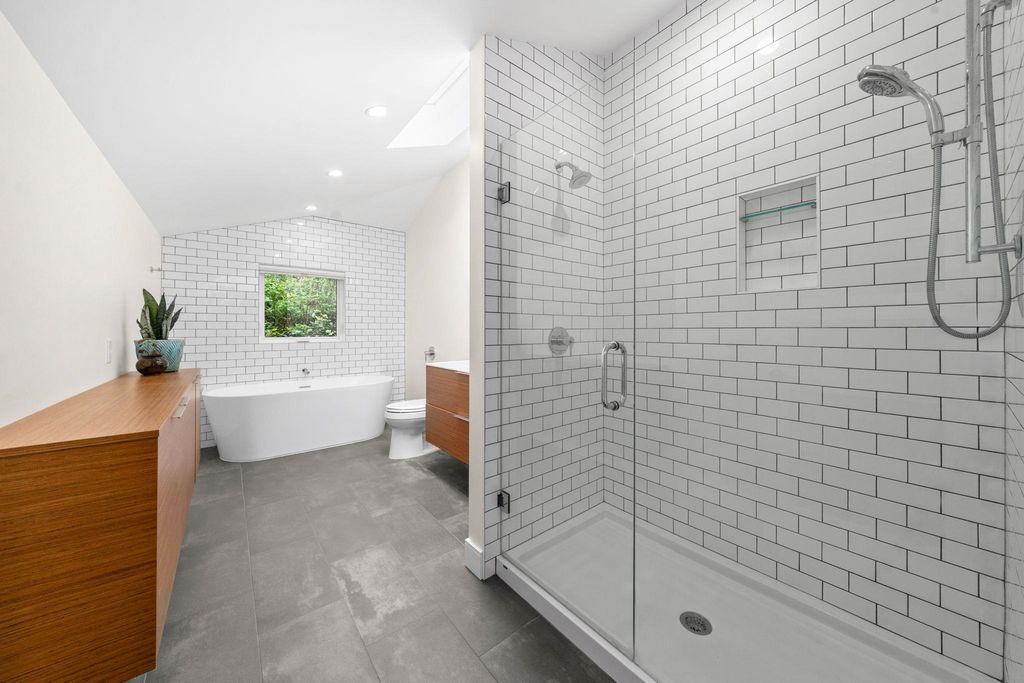 listing image 1100253136663403979
