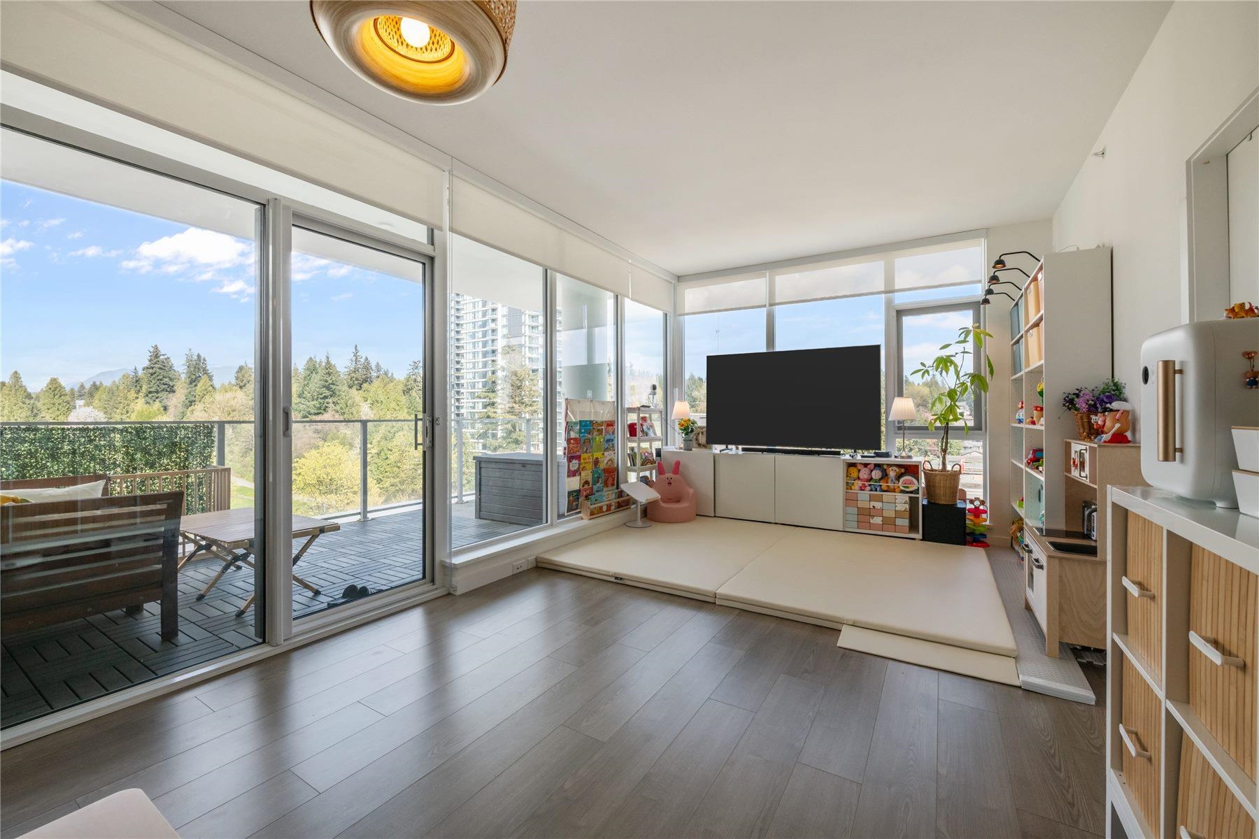 555 Sydney Avenue 1102