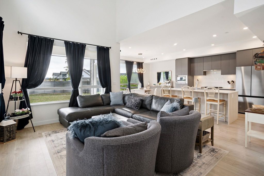 listing image 1106101326356932381