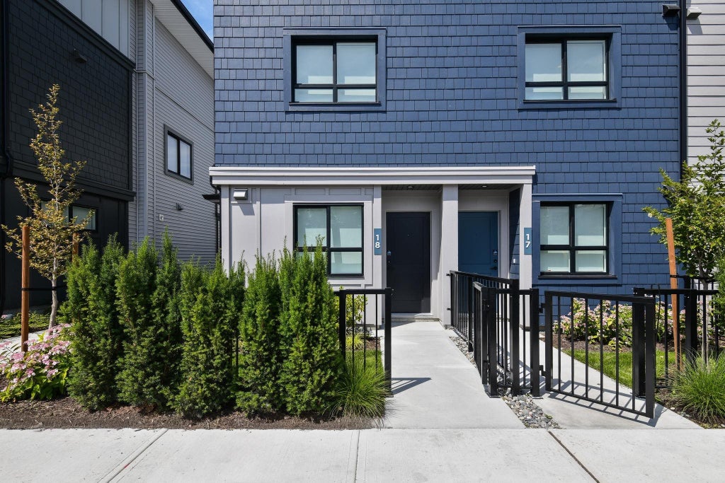 Photo of 33520 Kingston Avenue #8, Abbotsford, BC V2S 0R6 (MLS # R3171778)