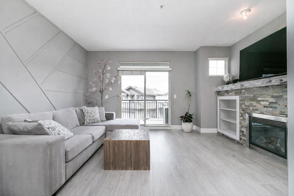 Photo of 20326 68 Avenue #10, Langley, BC V2Y 0E3 (MLS # R3143247)