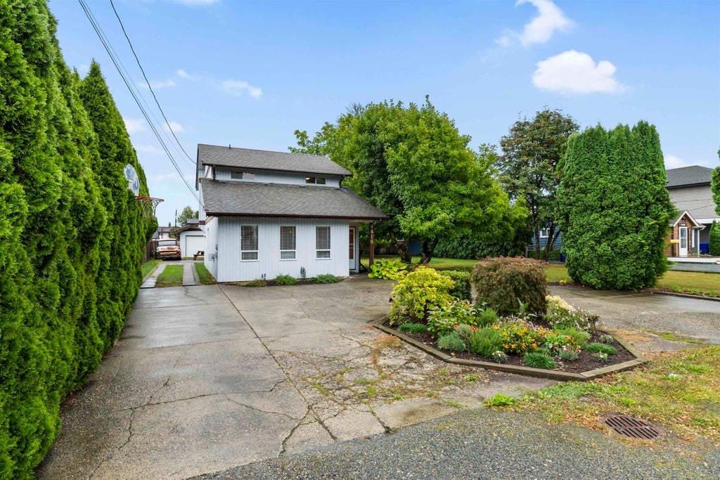 Photo of 9418 Mcnaught Road, Chilliwack, BC V2P 6E9 (MLS # R3171327)