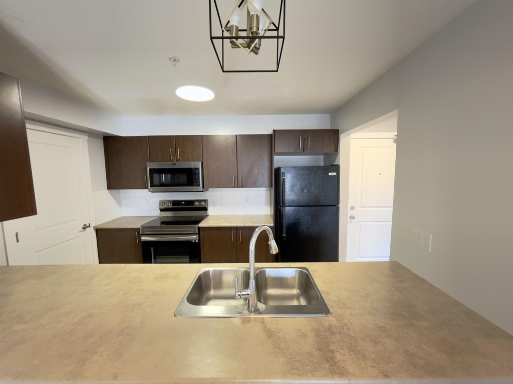 listing image 1107325300866679738