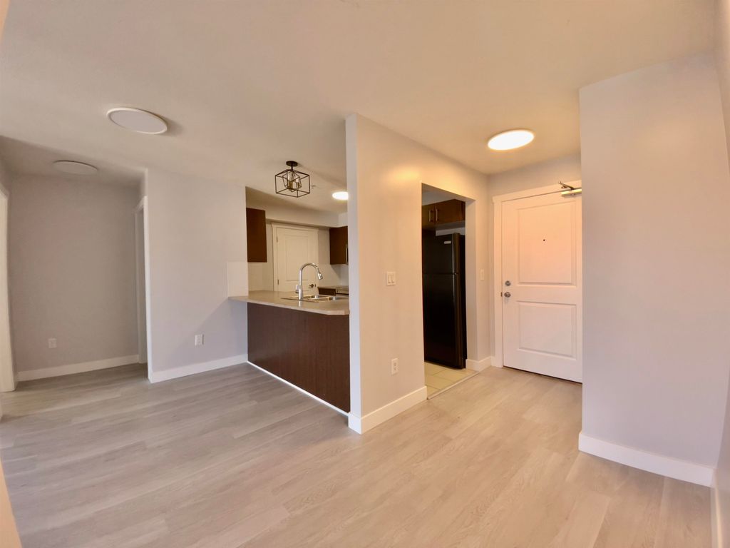 listing image 1100158799628770870
