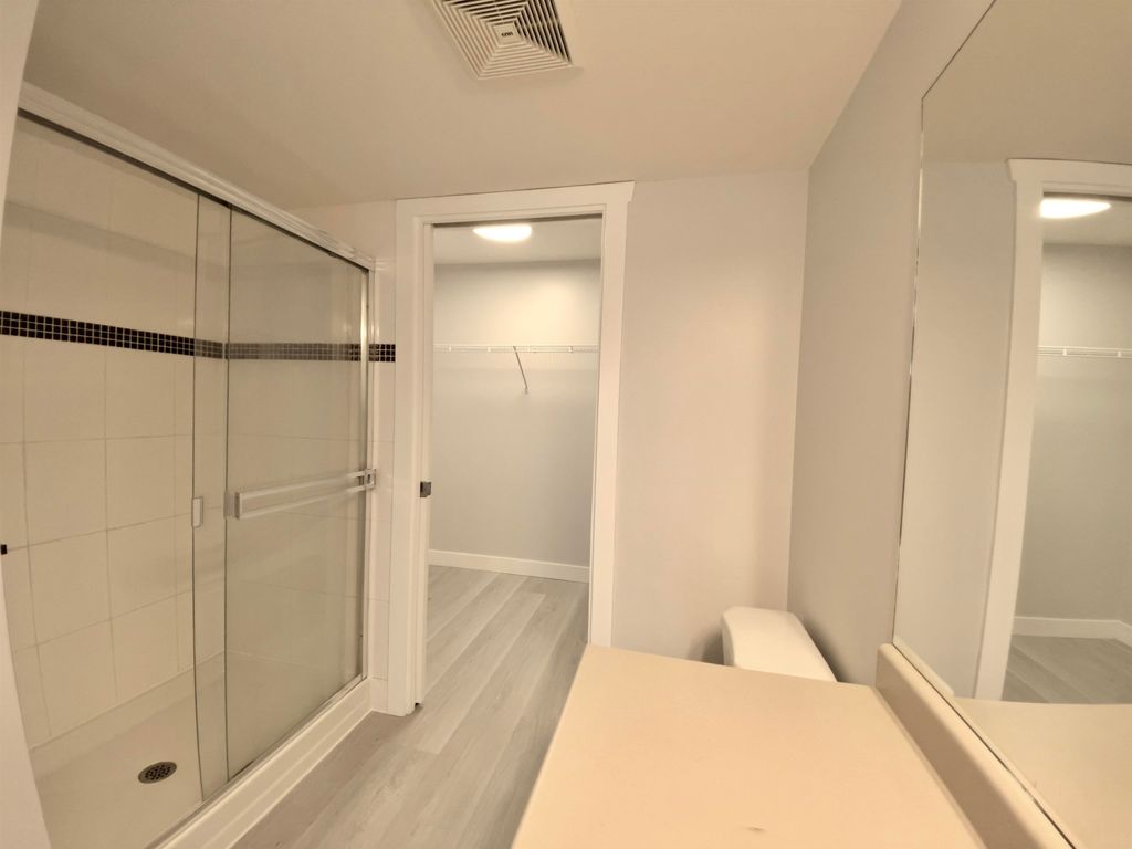 listing image 1100738357244356219
