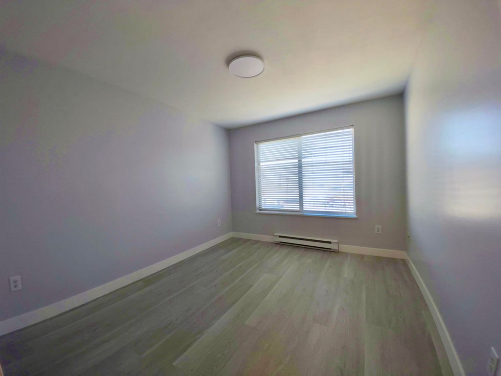 listing image 1102319353244258141