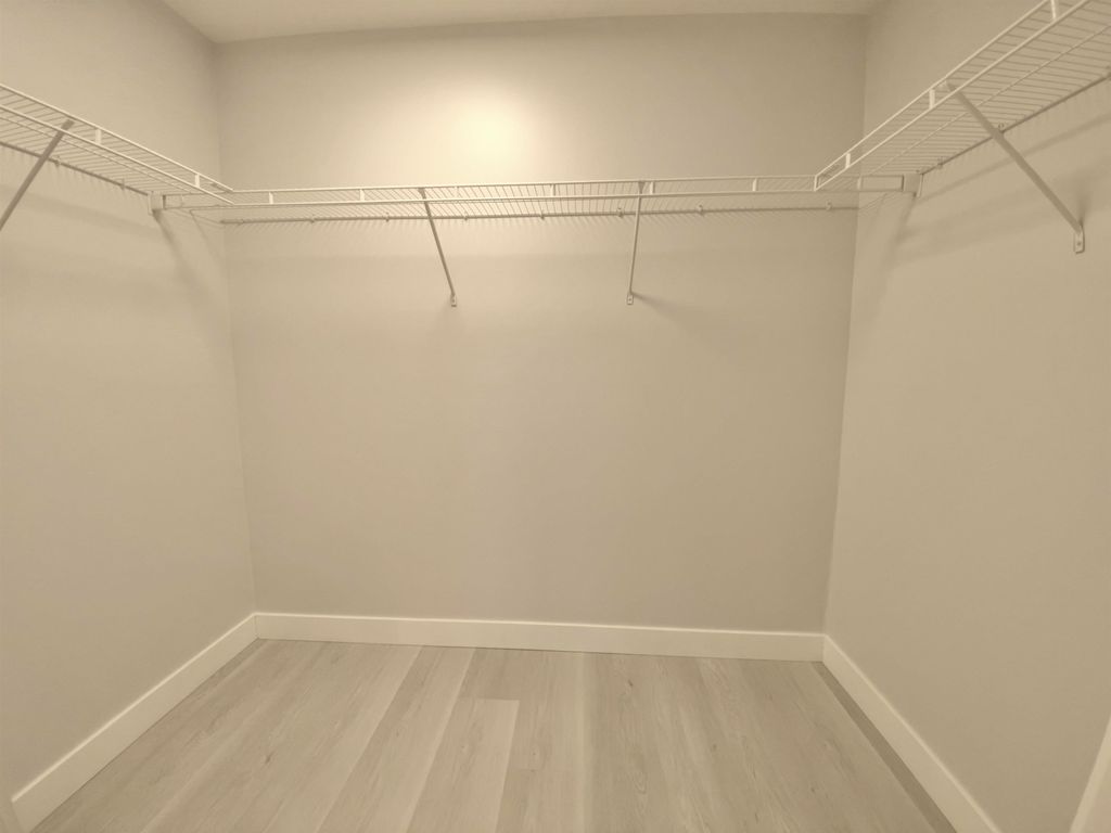 listing image 1105695674642018961