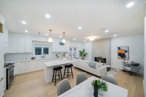 3462 Welwyn Street Vancouver BC V5N 3Y7