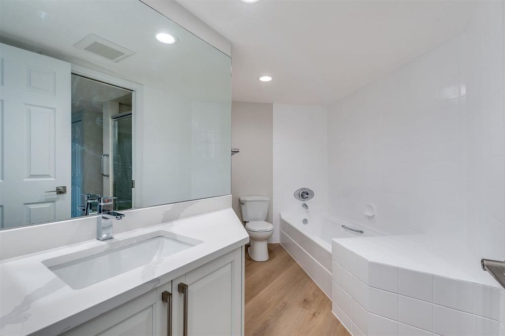listing image 1102329589688250680