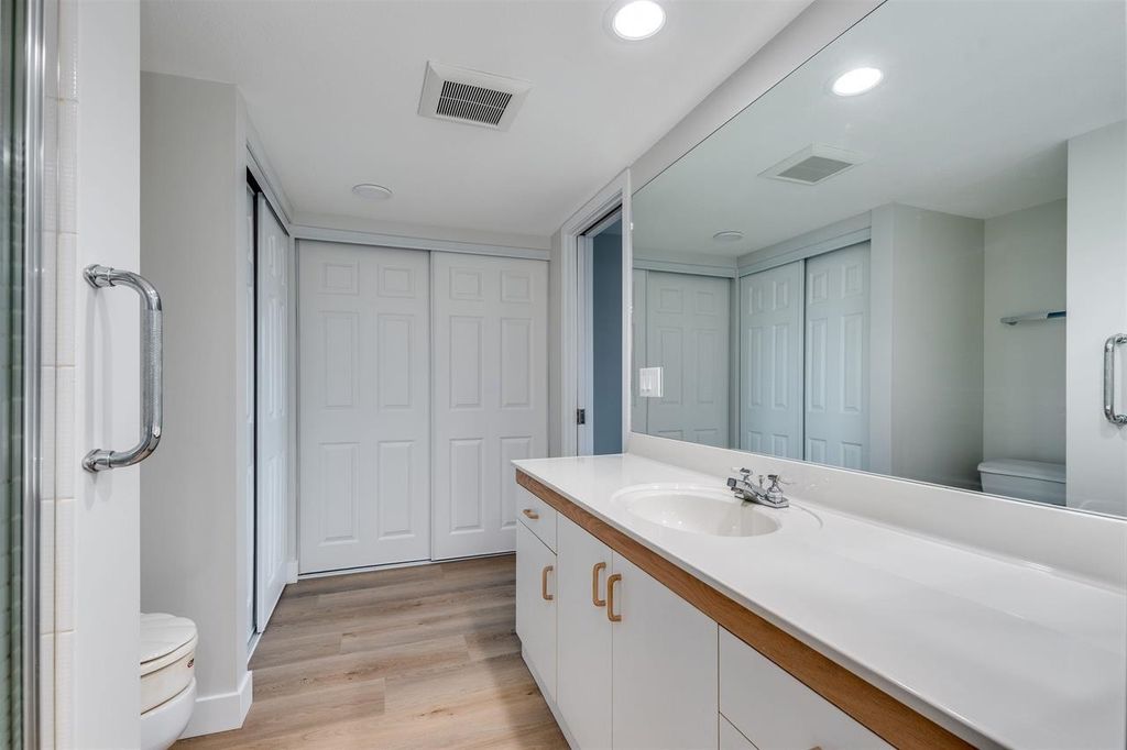 listing image 1102631338144988316